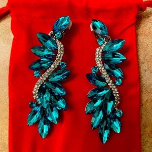NWOT Beautiful fancy turquoise clip on earrings.